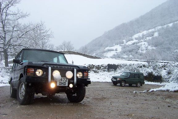 Range Rover and Land Rover Discovery in mountains